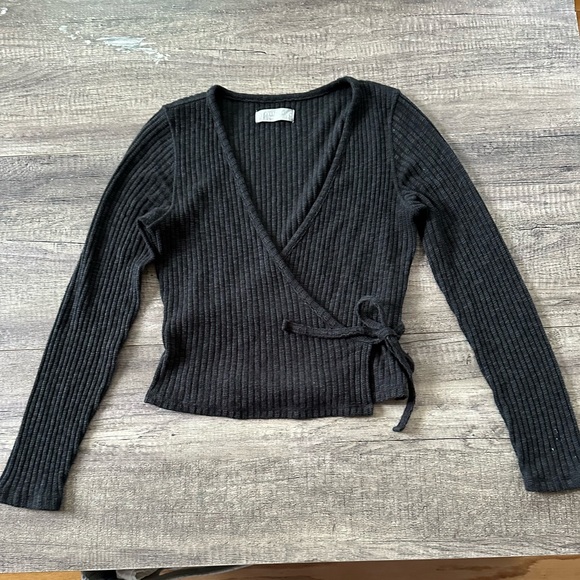 Everlane black/gray heather Cozy-Rib Wrap Top. Medium. EUC. - Picture 7 of 16